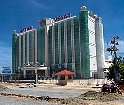 New Casino at the Cambodian - Vietnamese Border at Prek Chak by Asienreisender
